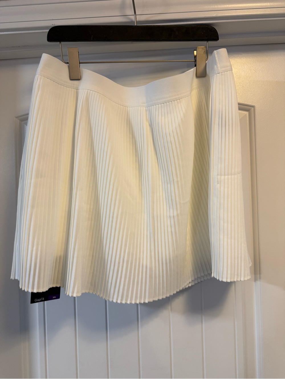 GAP Fit White Pleated Skort